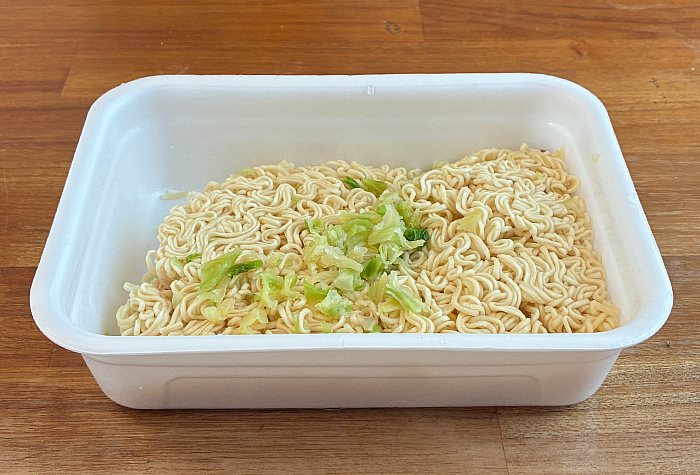 ペヤング 超大盛やきそばハーフ&ハーフ 炒飯風&回鍋肉風