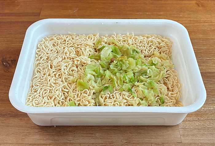 ペヤング 超大盛やきそばキャベツ2倍