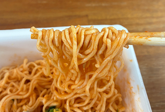 ペヤング ビタミンちくわのチリソース味やきそば