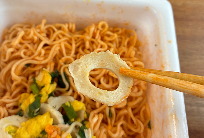 ペヤング ビタミンちくわのチリソース味やきそば