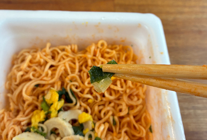 ペヤング ビタミンちくわのチリソース味やきそば