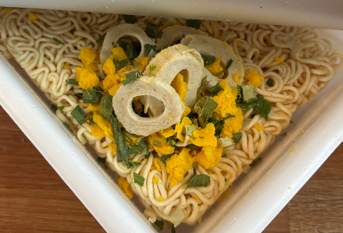 ペヤング ビタミンちくわのチリソース味やきそば