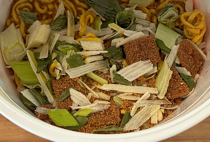 あさ利監修 旨辛ネギラーメン