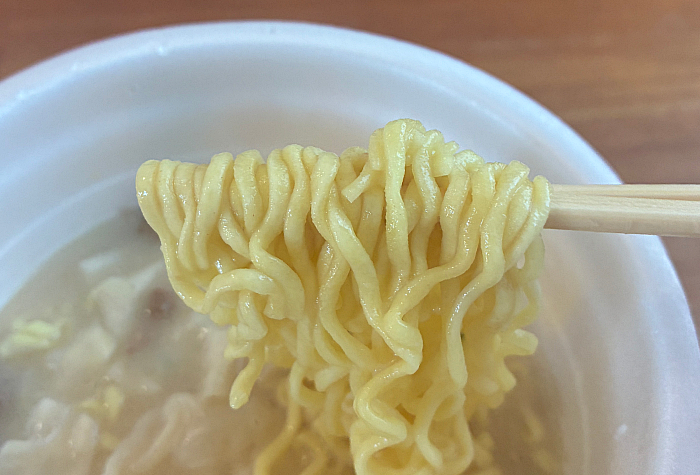 でかまる 濃厚豚しおワンタン麺