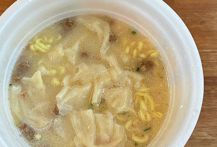 でかまる 濃厚豚しおワンタン麺