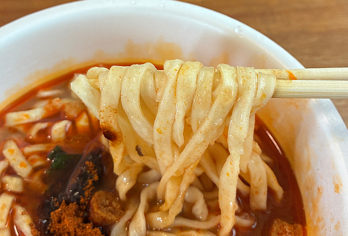 日清の辛どん兵衛 豚だしうどん