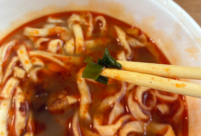 日清の辛どん兵衛 豚だしうどん