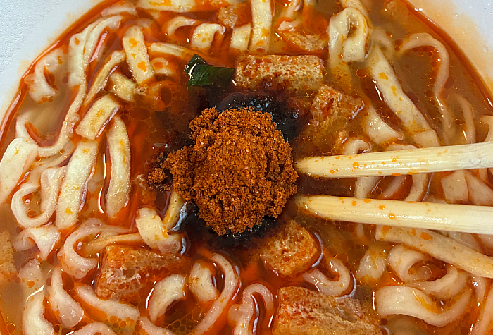 日清の辛どん兵衛 豚だしうどん