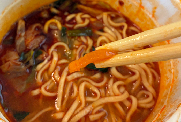 ファミマ 6種の野菜を使用 旨辛味噌 激辛