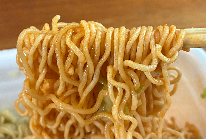 ペヤング 超大盛やきそばハーフ&ハーフグリーンカレー風&トムヤムクン風