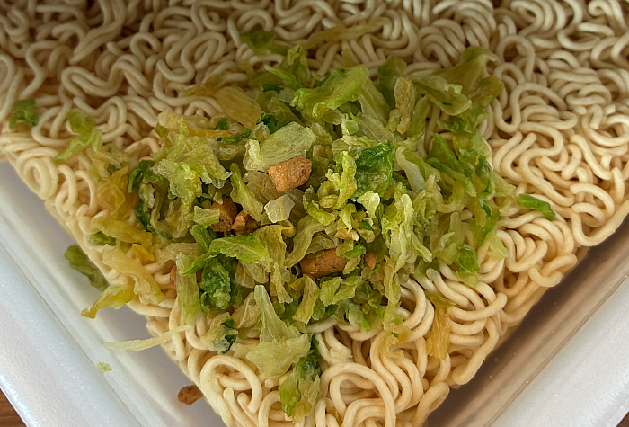 ペヤング 超大盛やきそばハーフ&ハーフグリーンカレー風&トムヤムクン風