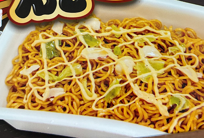 ペヤング イカ焼き風やきそば唐辛子マヨネーズ付き