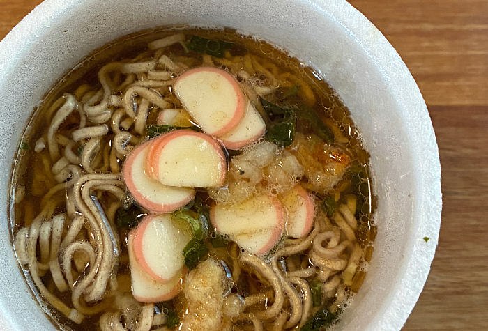 だしの旨みで減塩 小海老天そば