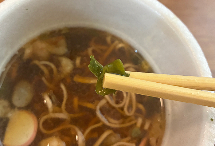 だしの旨みで減塩 小海老天そば