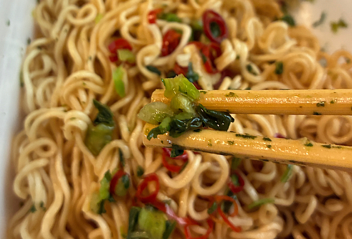 ペヤング 野沢菜ぺペロン風やきそば