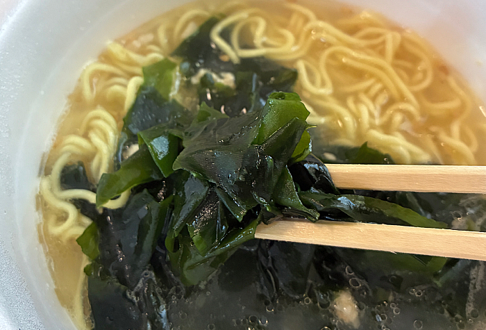 わかめラーメン 牛骨コムタン味