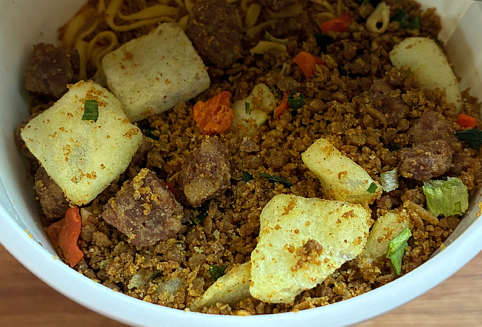 カップヌードル カレー 感謝の謎肉増量