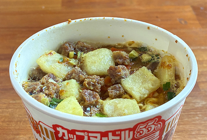 カップヌードル カレー 感謝の謎肉増量