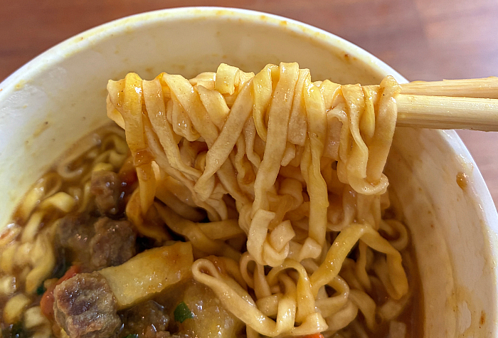 カップヌードル カレー 感謝の謎肉増量