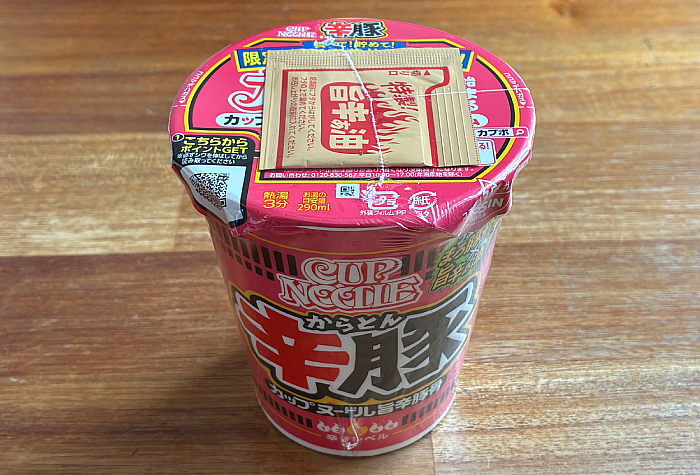 カップヌードル 辛豚