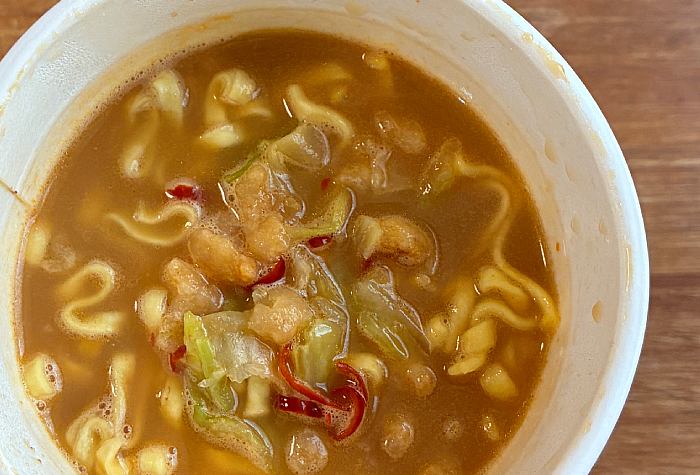カップスター 辛豚醤油