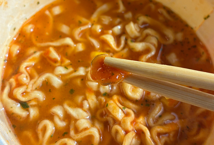 韓流辛麺 激辛濃厚カルボラーメン