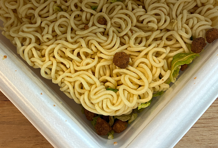 セブンプレミアム 博多だるま監修 ねぎ豚骨味まぜそば