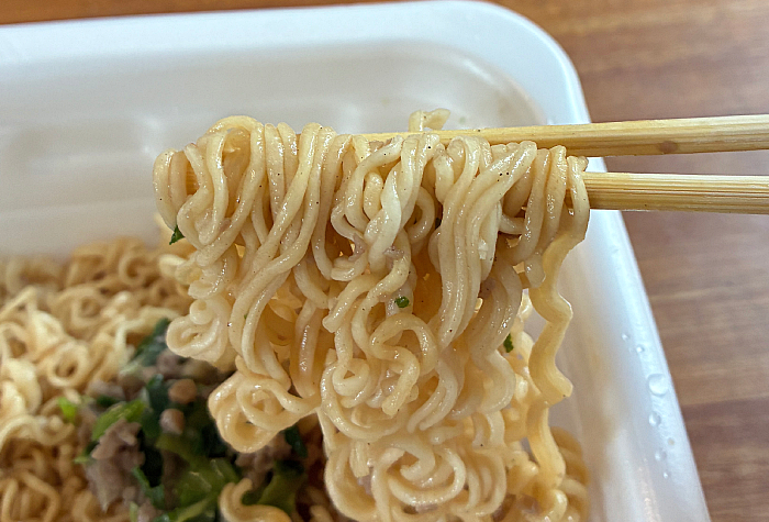 やきそば弁当 塩だれ味 豚カルビ風