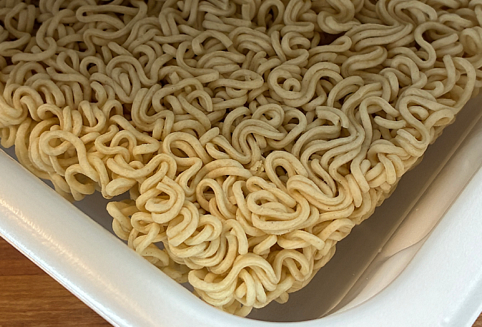やきそば弁当 塩だれ味 豚カルビ風