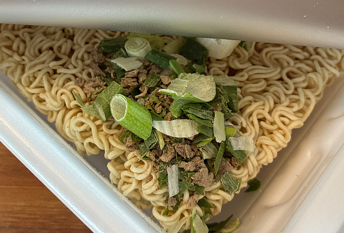 やきそば弁当 塩だれ味 豚カルビ風