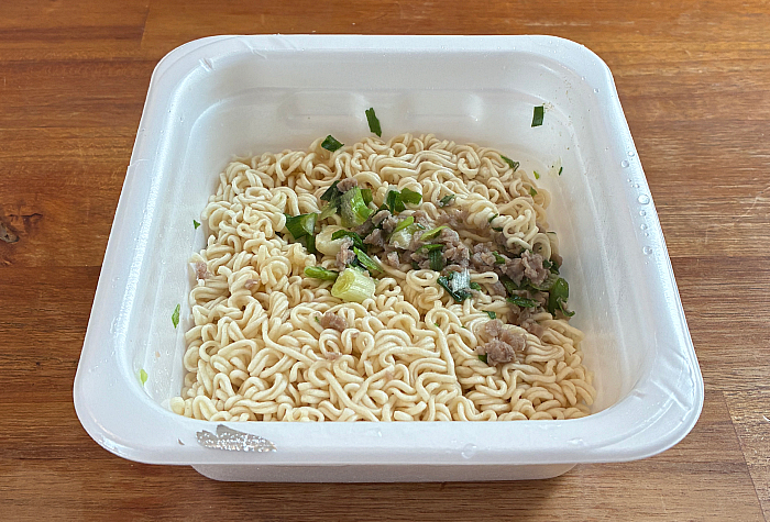 やきそば弁当 塩だれ味 豚カルビ風