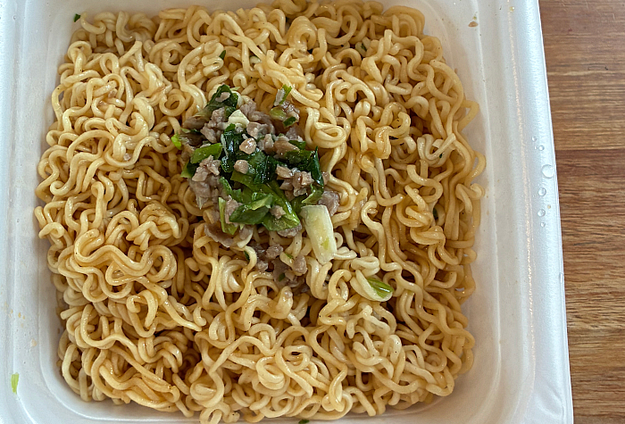 やきそば弁当 塩だれ味 豚カルビ風
