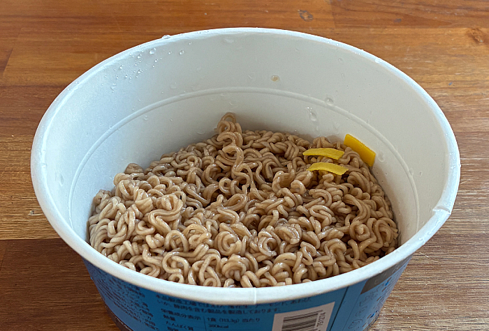 隣の国のグルメイト 焙煎そば粉入りビビン麺