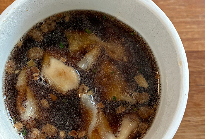 ホットワンタン にんにく黒しょうゆ味