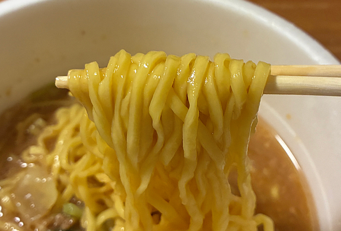 マルちゃん正麺 カップ 豚骨醤油