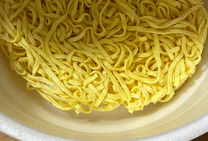 マルちゃん正麺 カップ 豚骨醤油