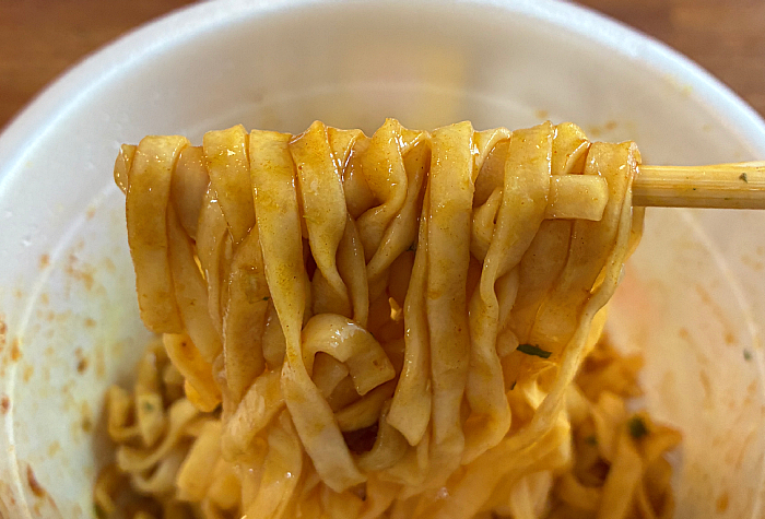 汁なし黒い豚カレーうどん