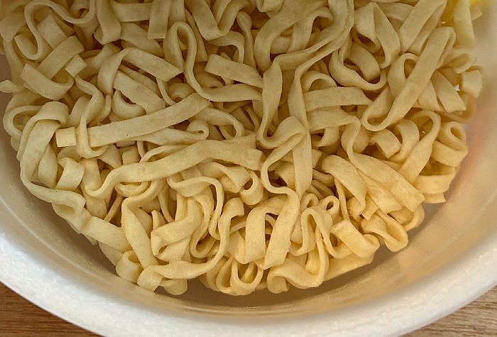 汁なし黒い豚カレーうどん