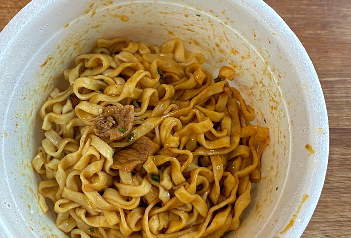汁なし黒い豚カレーうどん