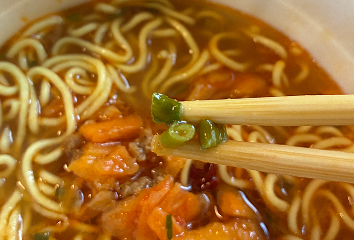 スーパーカップ 1.5倍×にじさんじ 牛キムチチゲ味ラーメン