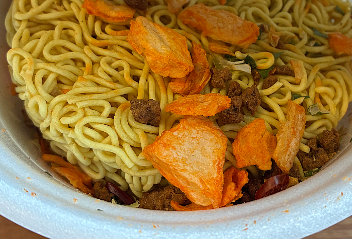 スーパーカップ 1.5倍×にじさんじ 牛キムチチゲ味ラーメン