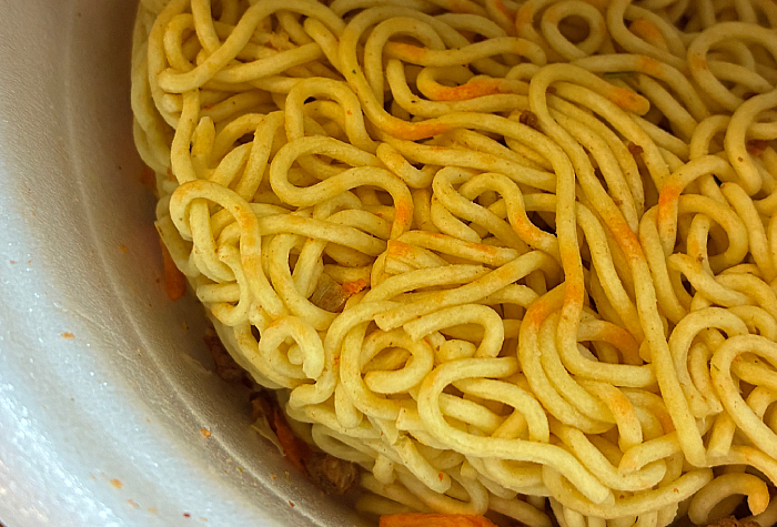 スーパーカップ 1.5倍×にじさんじ 牛キムチチゲ味ラーメン