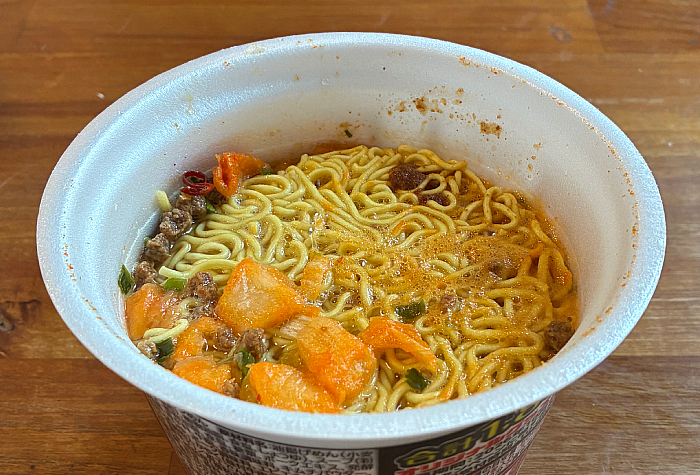 スーパーカップ 1.5倍×にじさんじ 牛キムチチゲ味ラーメン